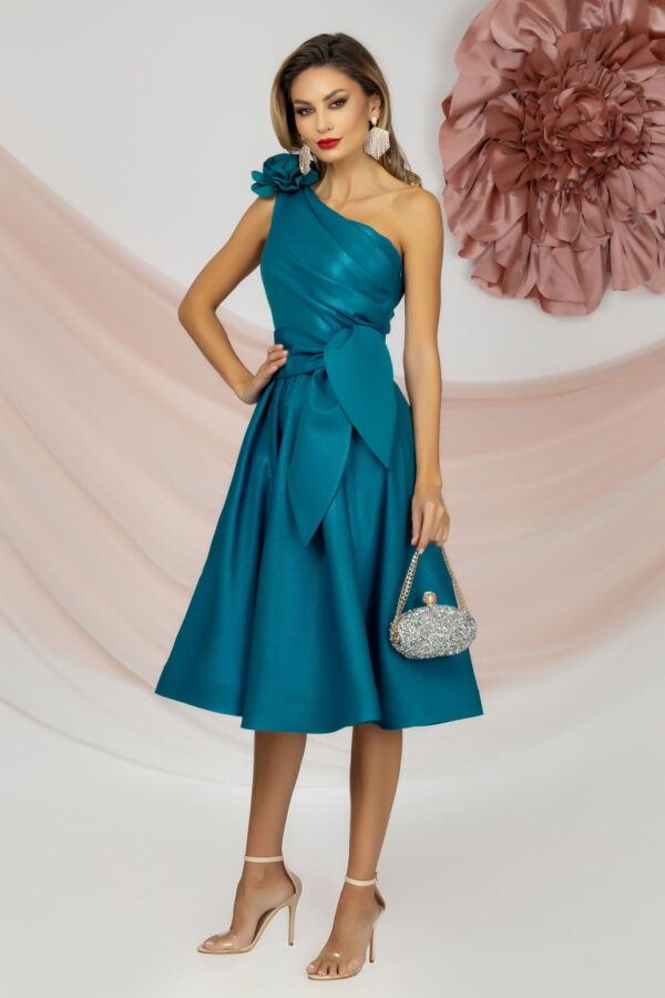 Rochie de ocazie AVARO cu umărul gol și falduri pe bust