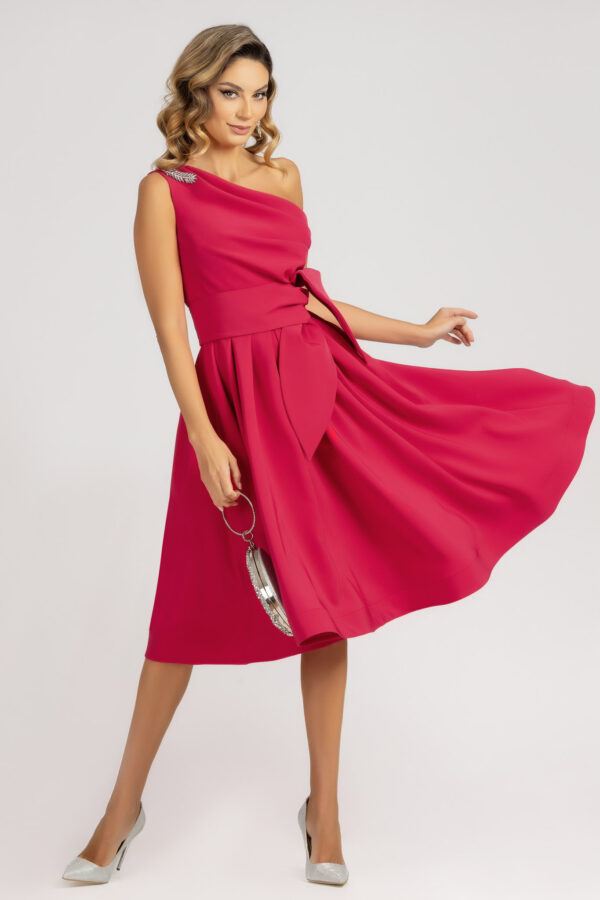 Rochie de ocazie AVARO cu umărul gol și bust cu drapaj